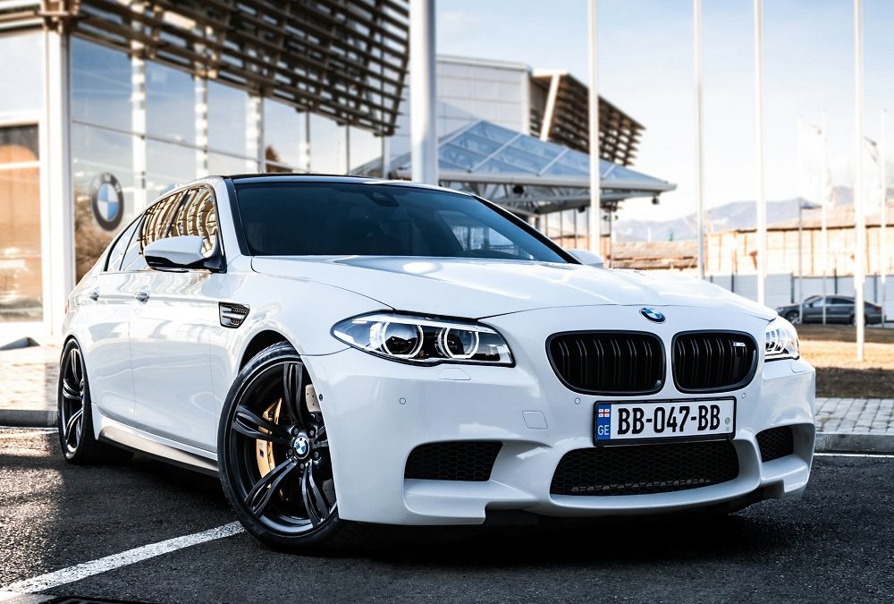 Les étapes pour fixer le prix en location de voitures de luxe